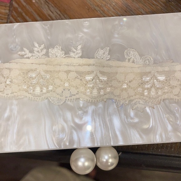 Wedding Lace Garter - Picture 3 of 4
